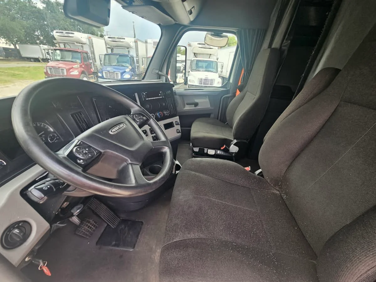 2022 Freightliner Cascadia in Orlando, FL — photo 7