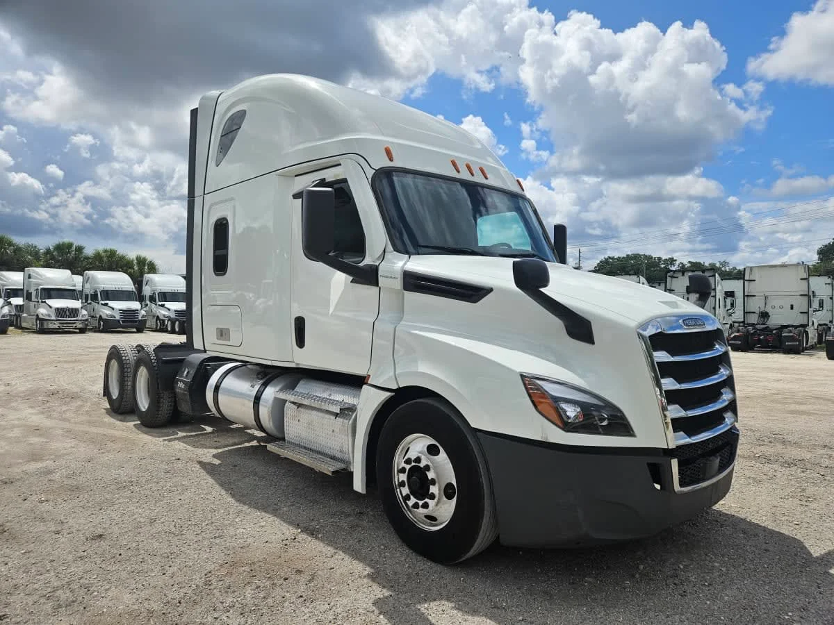 2022 Freightliner Cascadia in Orlando, FL — photo 3