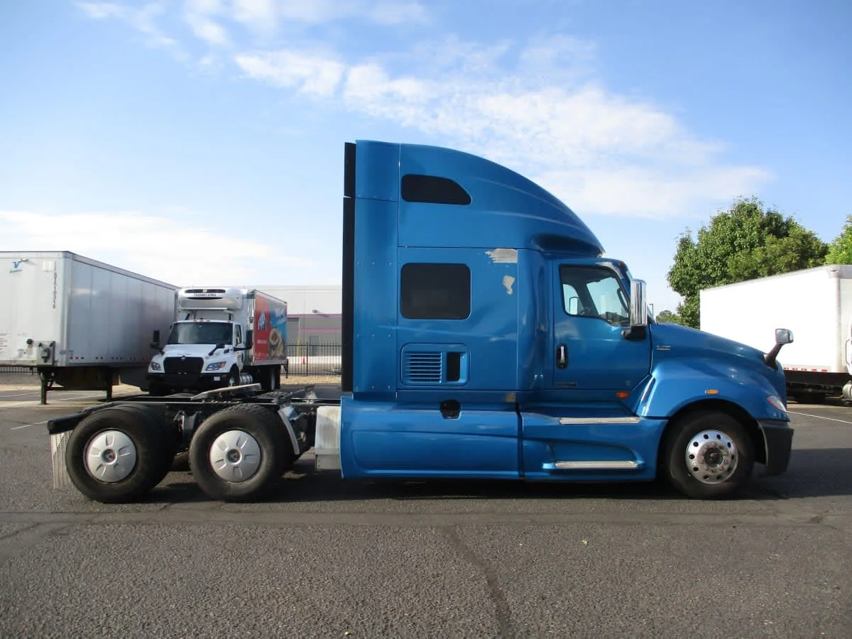 2021 International LT in Commerce City, CO — photo 11