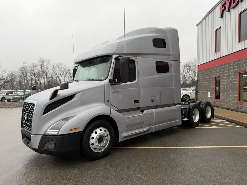 2022 Volvo VNL 760 - image 28