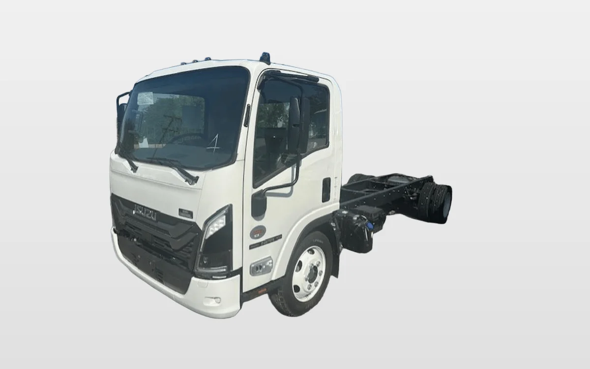 2025 Isuzu - image 1