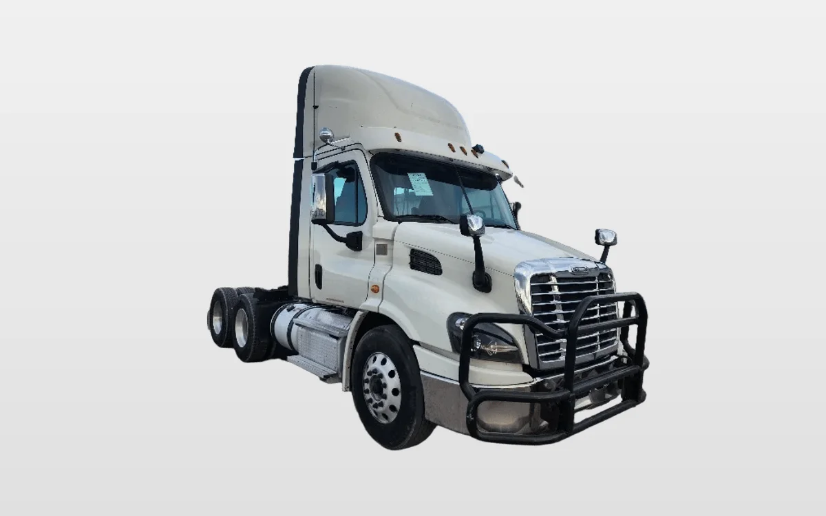 2018 Freightliner Cascadia - image 1