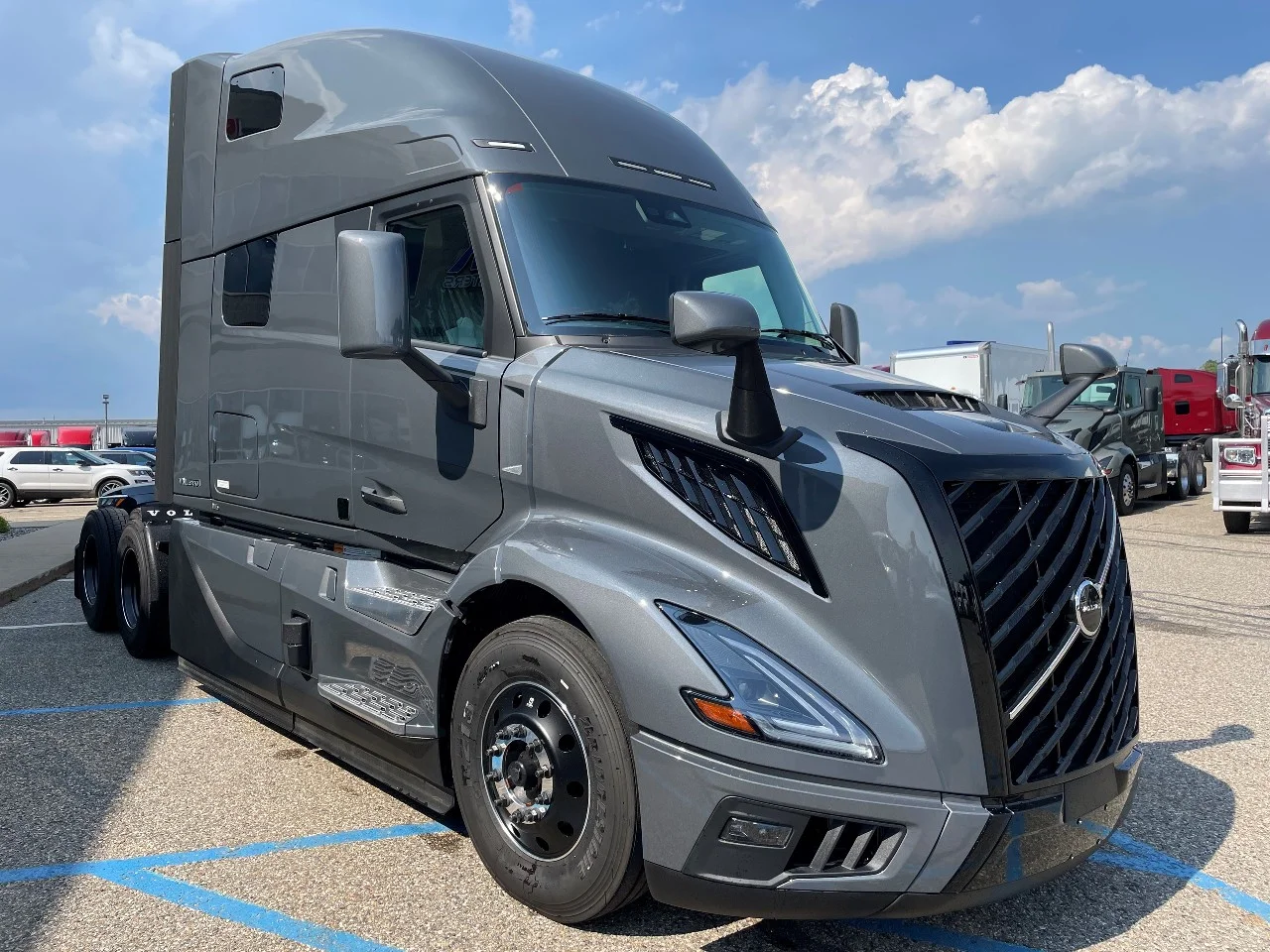 2026 Volvo VNL 860 in Byron Center, MI — photo 2