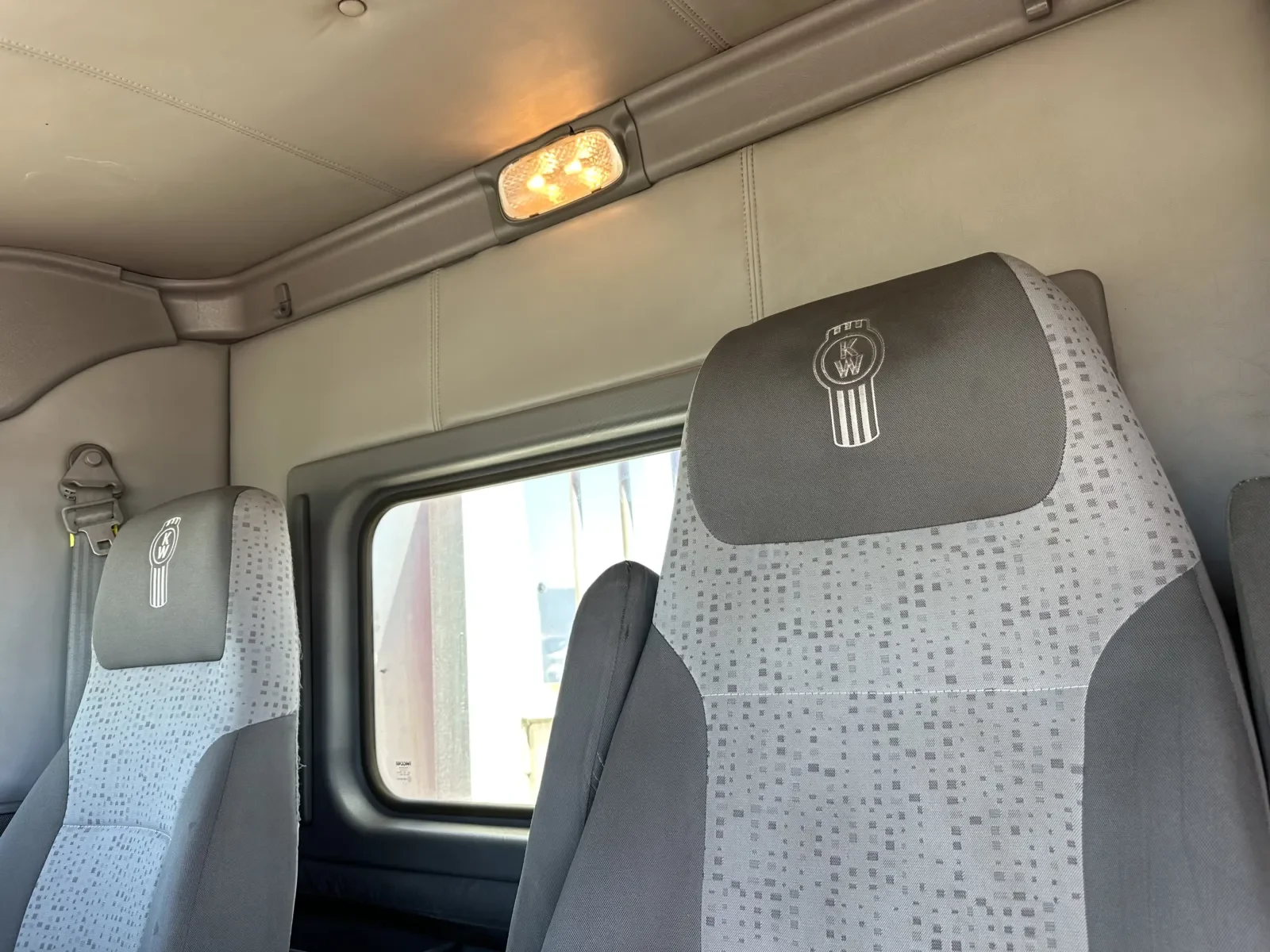 2012 Kenworth T800 - image 20