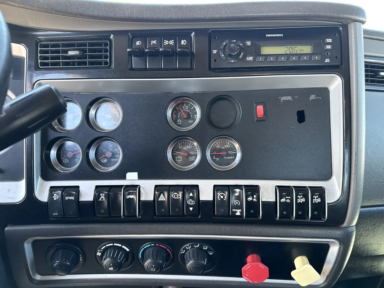 2012 Kenworth T800 - image 18