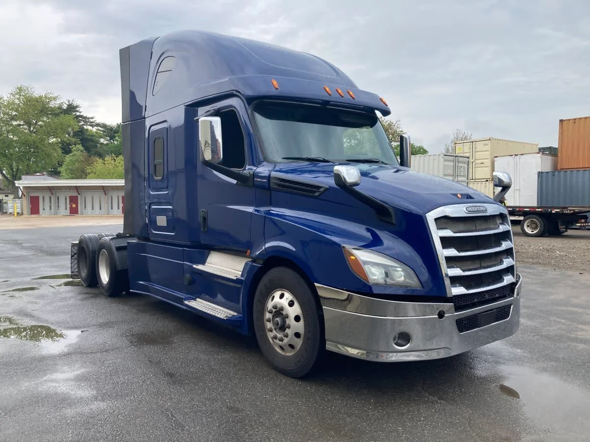 2020 Freightliner Cascadia in Springfield, MA — photo 3