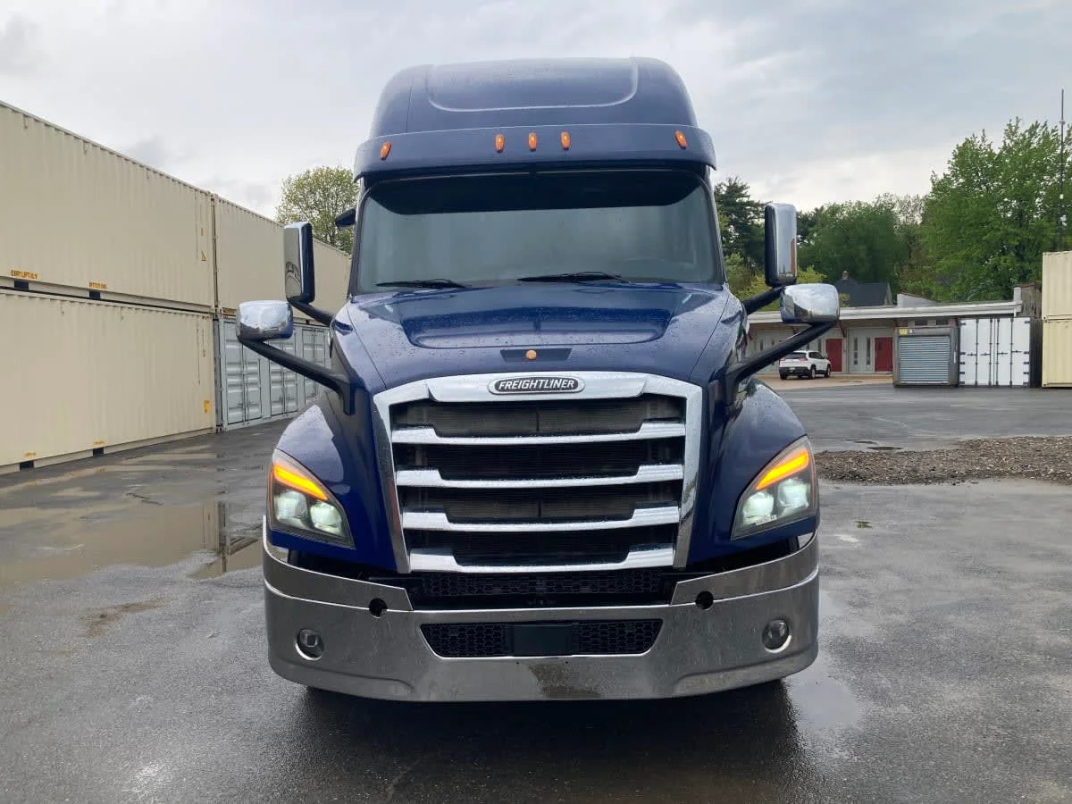 2020 Freightliner Cascadia in Springfield, MA — photo 2