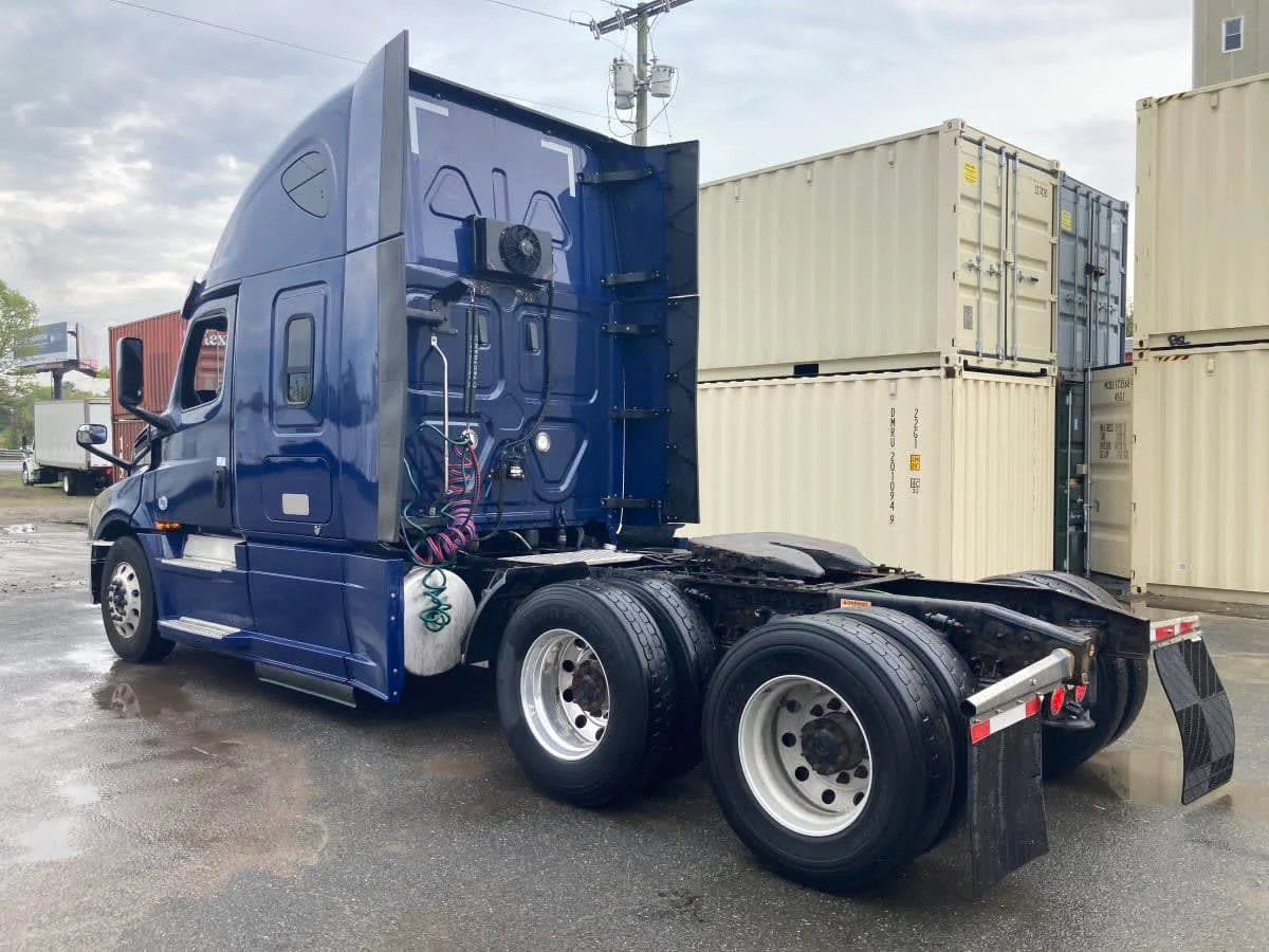 2020 Freightliner Cascadia in Springfield, MA — photo 6