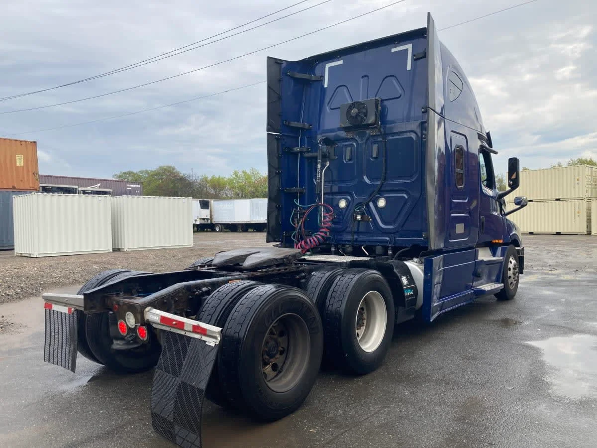 2020 Freightliner Cascadia in Springfield, MA — photo 4