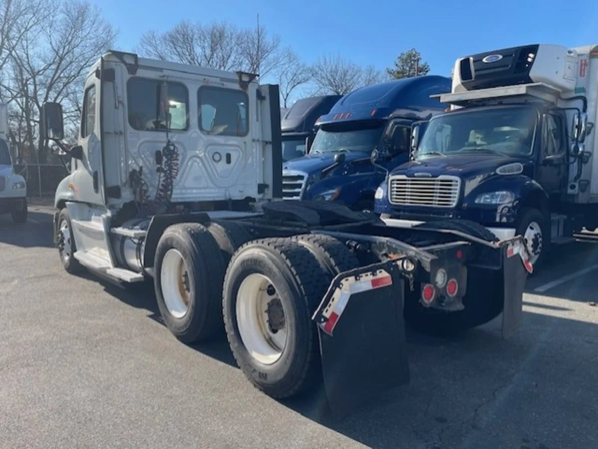2018 Freightliner Cascadia - image 6