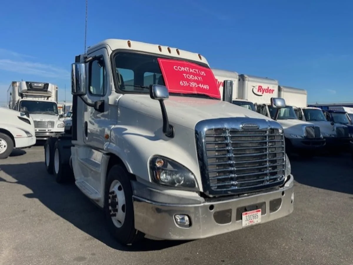 2018 Freightliner Cascadia - image 3