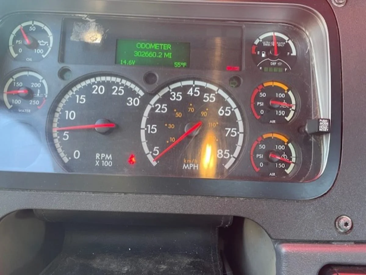 2018 Freightliner Cascadia - image 9