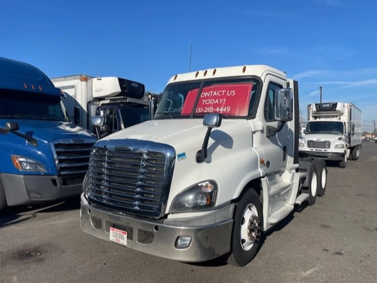 2018 Freightliner Cascadia in Farmingdale, NY