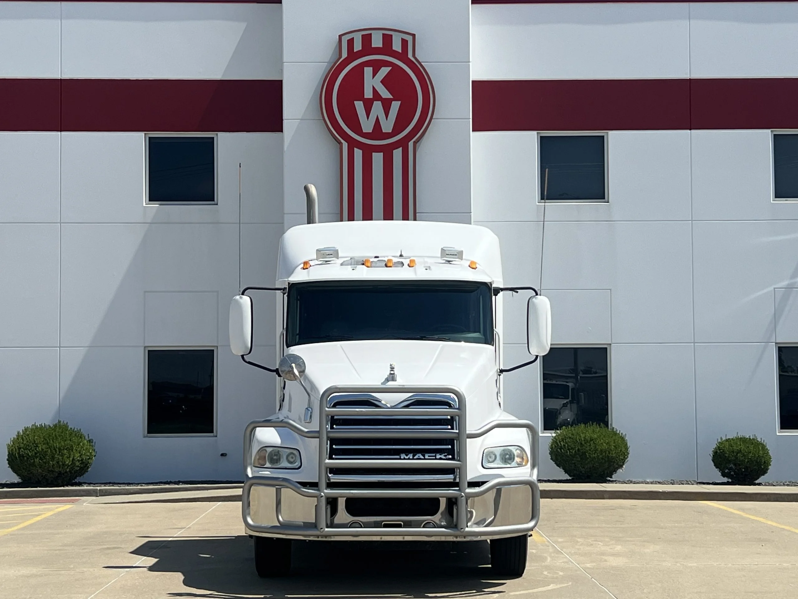 2019 Mack Pinnacle in Troy, IL — photo 2