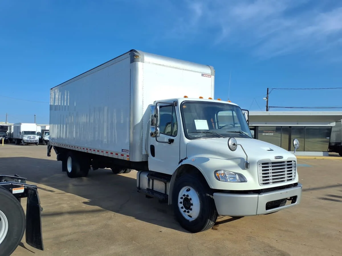 2022 Freightliner M2 106 in Dallas, TX — photo 3