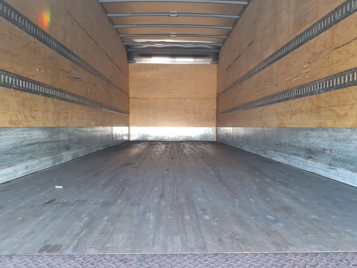 2022 Freightliner M2 106 in Dallas, TX — photo 8