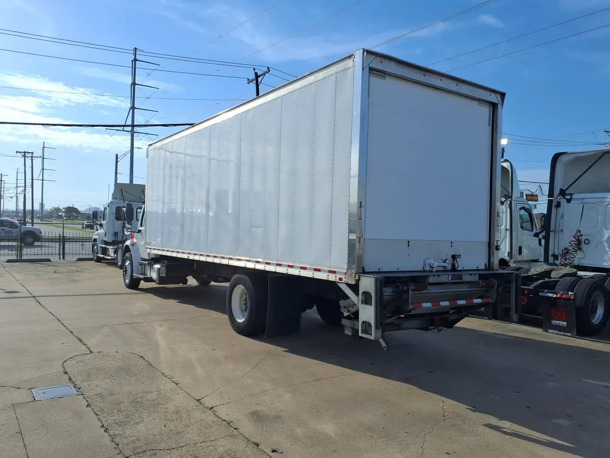 2022 Freightliner M2 106 in Dallas, TX — photo 6