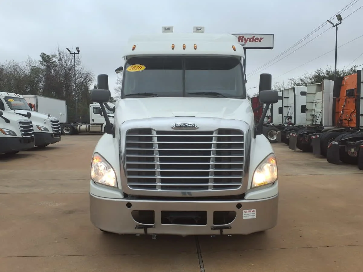 2020 Freightliner Cascadia - image 2