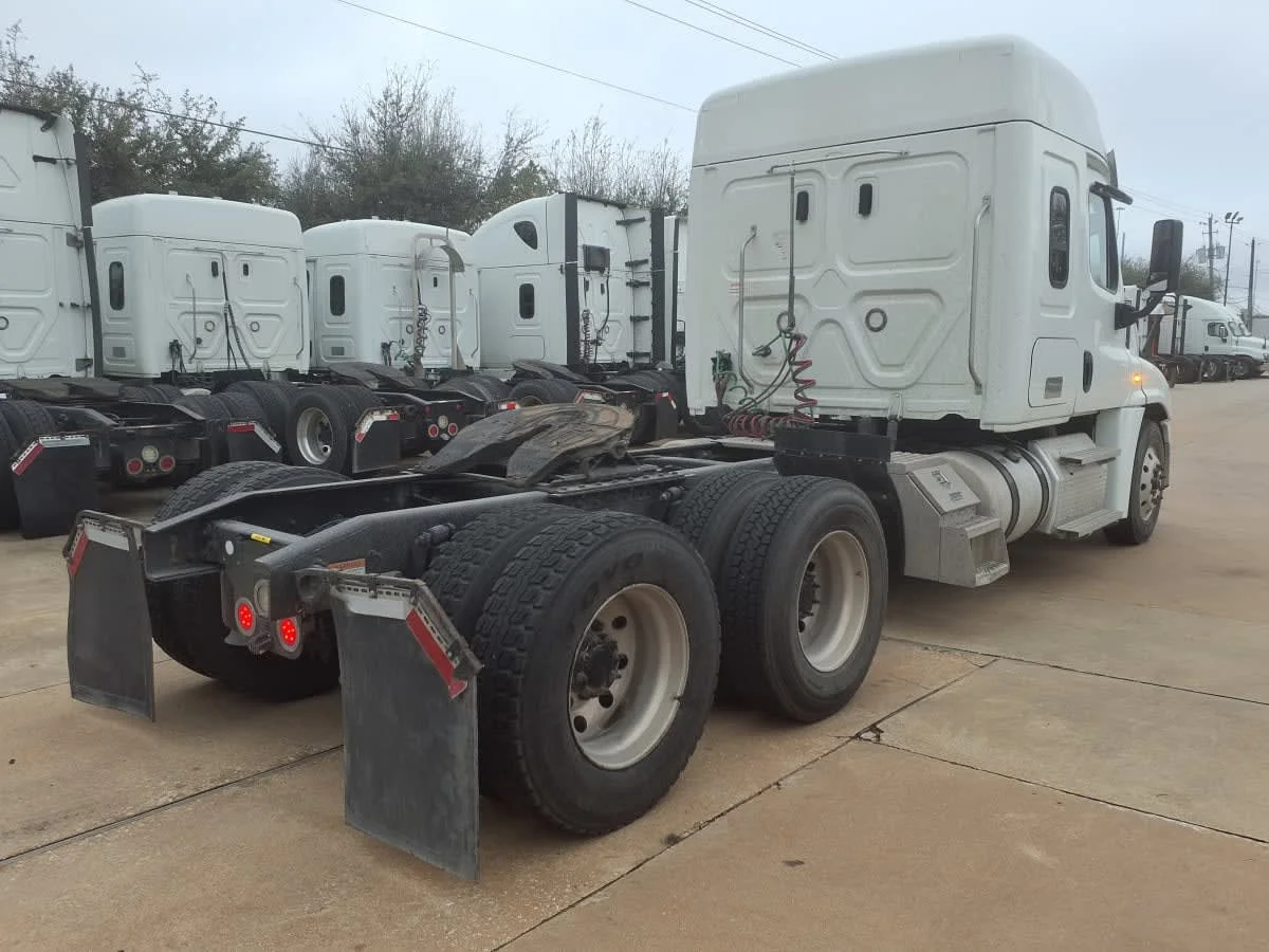 2020 Freightliner Cascadia - image 4