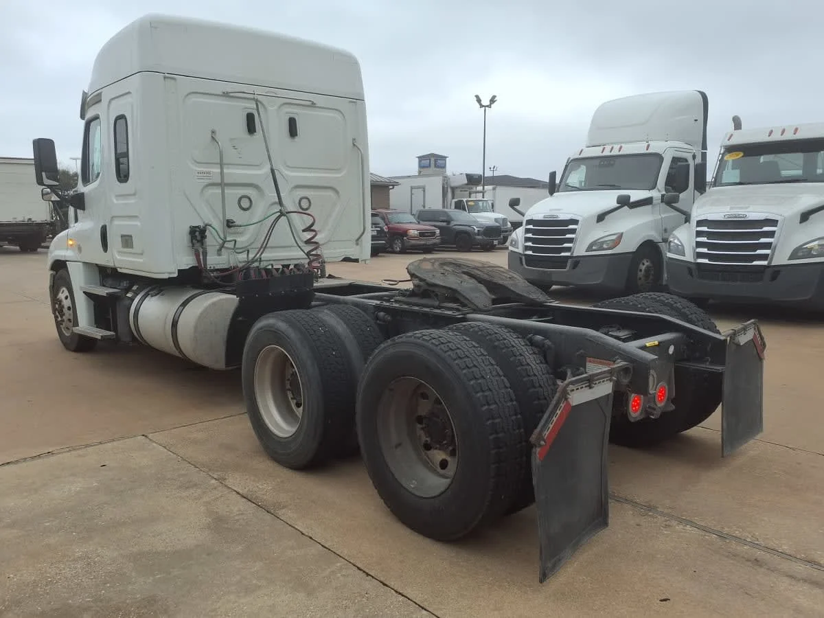 2020 Freightliner Cascadia - image 6