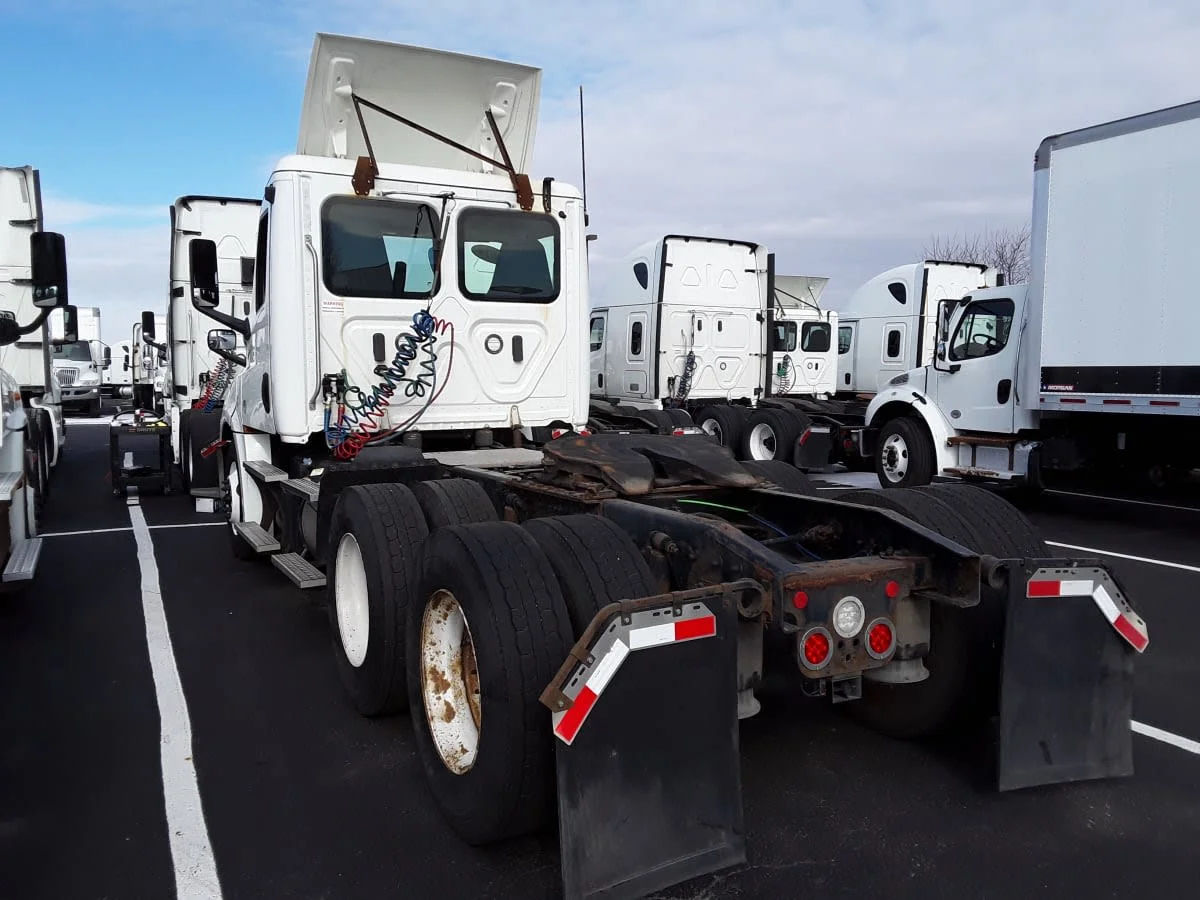 2019 Freightliner Cascadia in Altoona, IA — photo 6