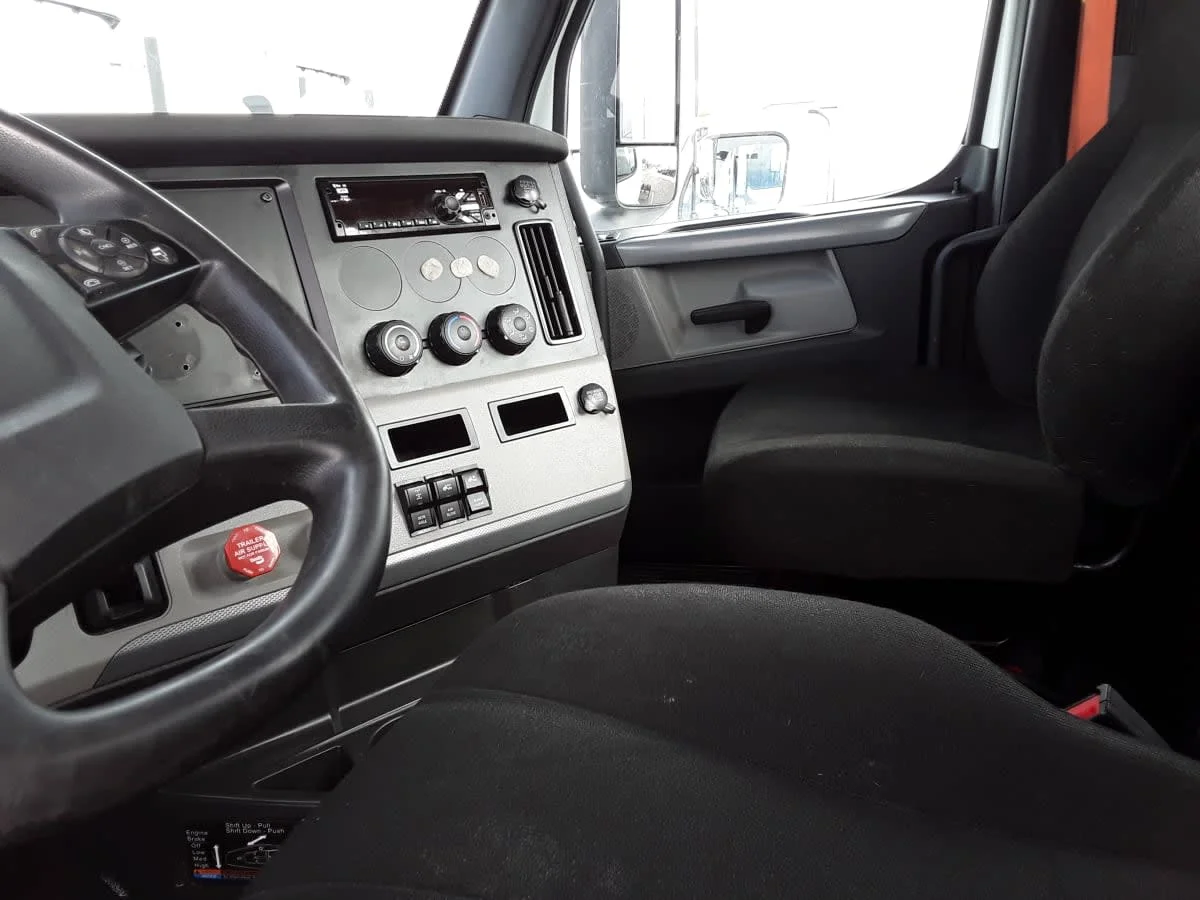 2019 Freightliner Cascadia in Altoona, IA — photo 7