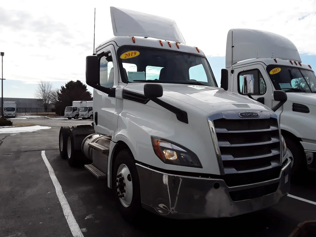 2019 Freightliner Cascadia in Altoona, IA — photo 3
