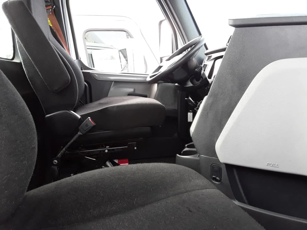 2019 Freightliner Cascadia in Altoona, IA — photo 10