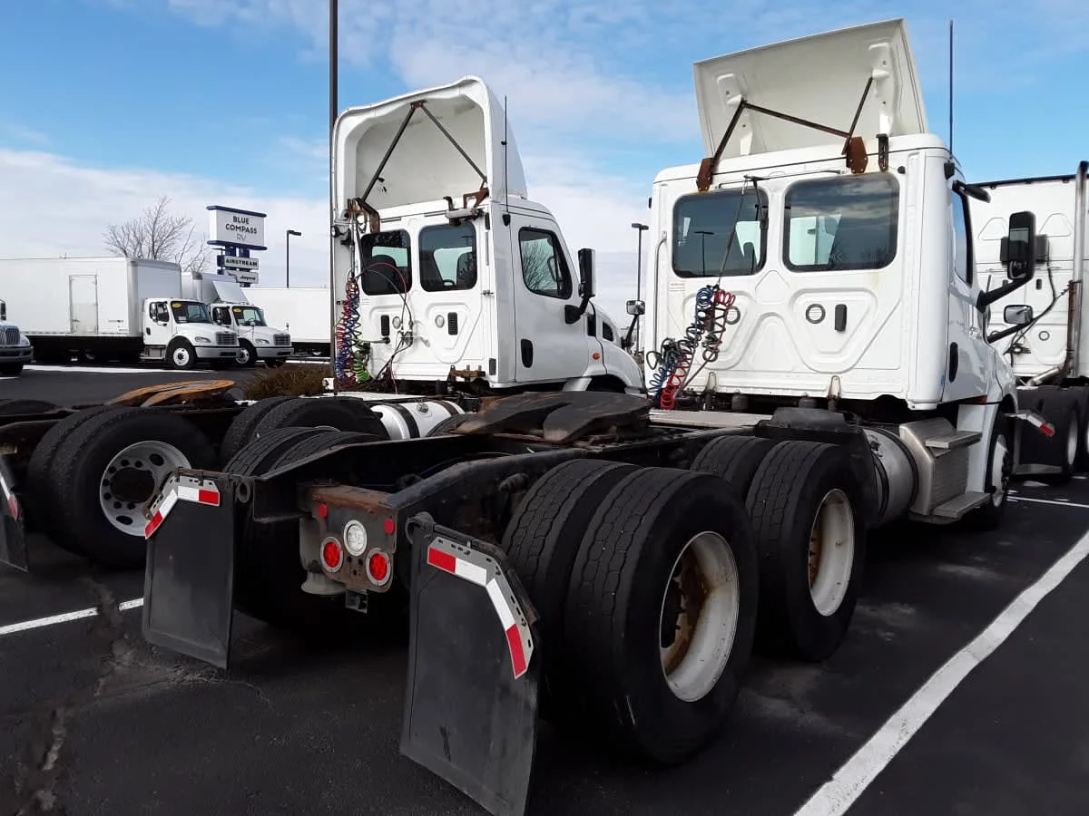 2019 Freightliner Cascadia in Altoona, IA — photo 4