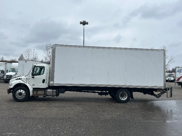 2019 Freightliner M2 106 - image 4