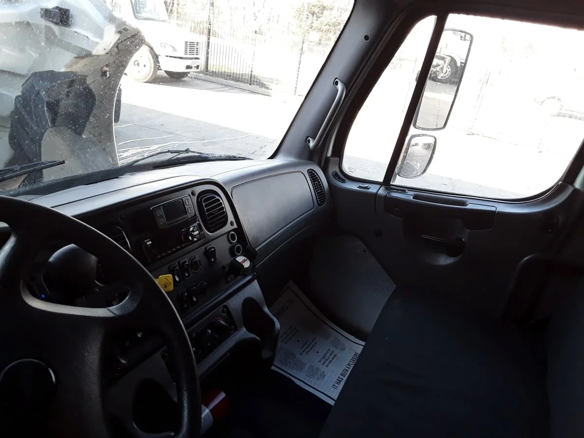 2019 Freightliner M2 106 - image 7