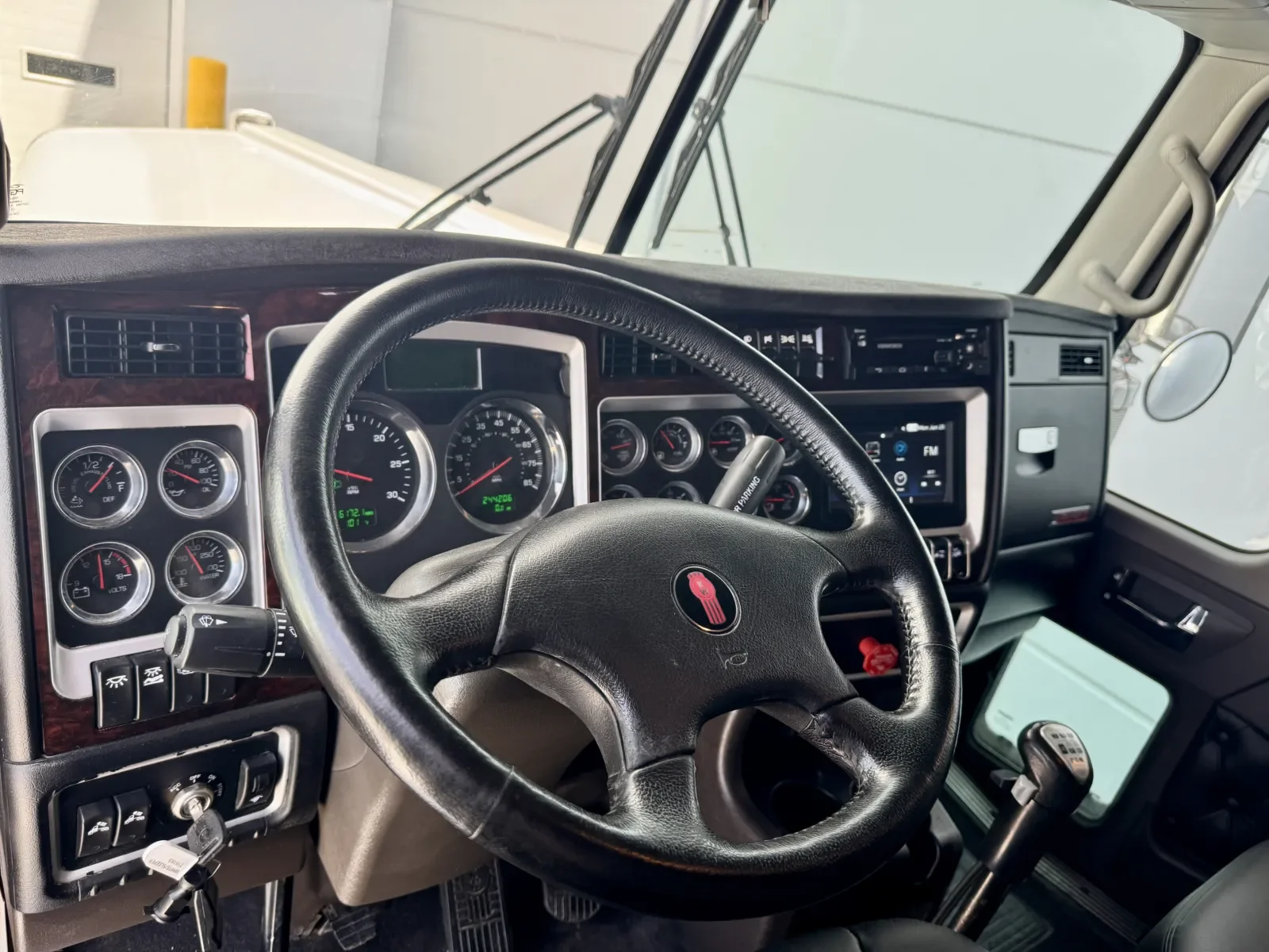 2023 Kenworth W900 - image 15