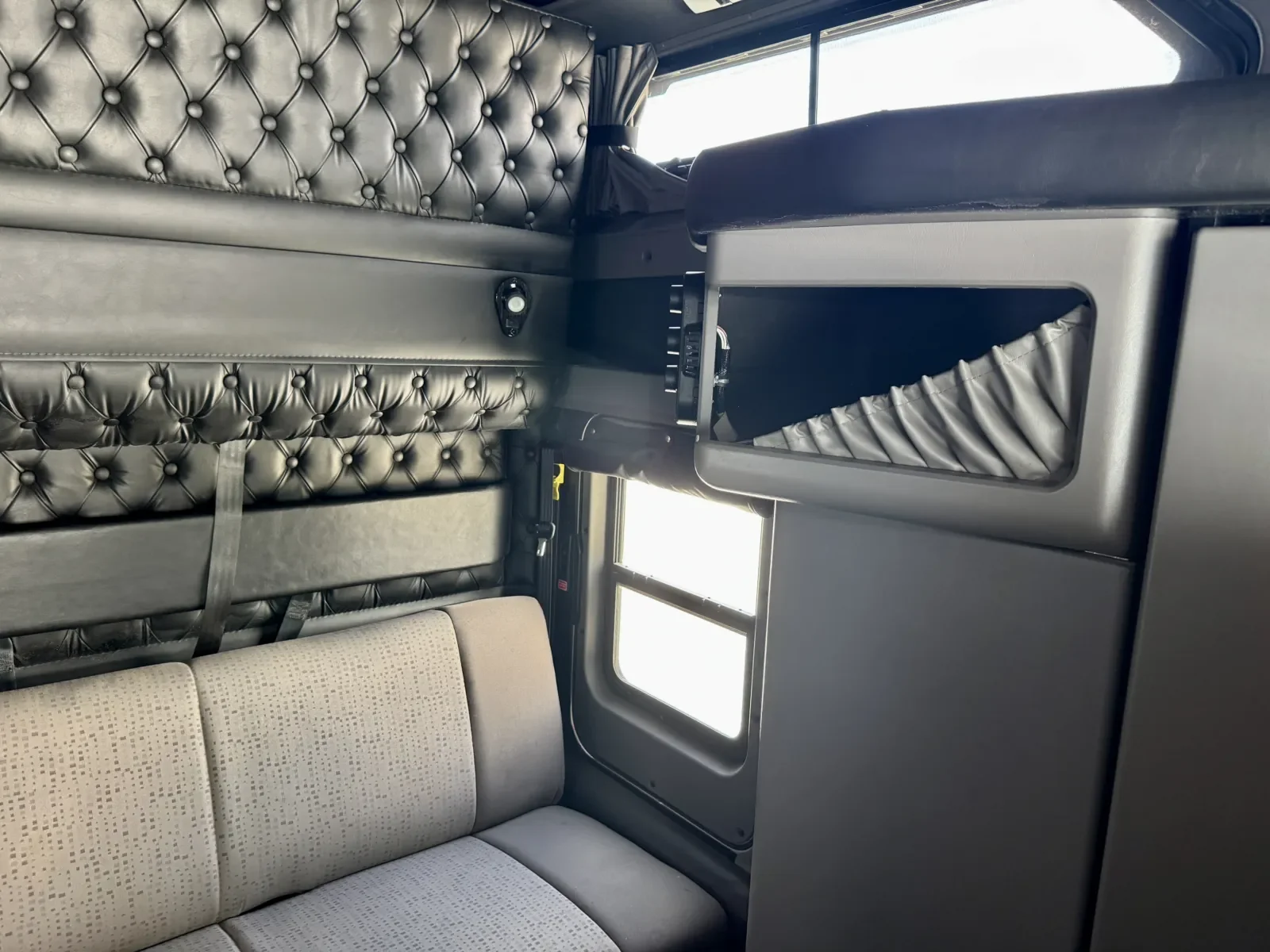 2023 Kenworth W900 - image 24