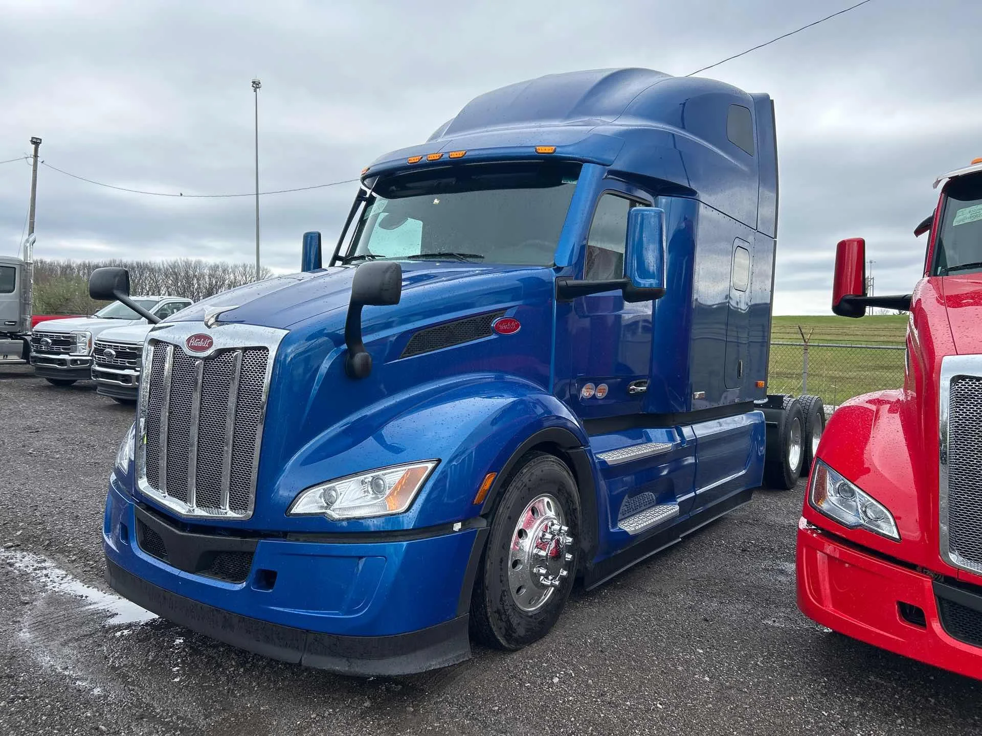 2027 Peterbilt 579 in Youngstown, OH — photo 2