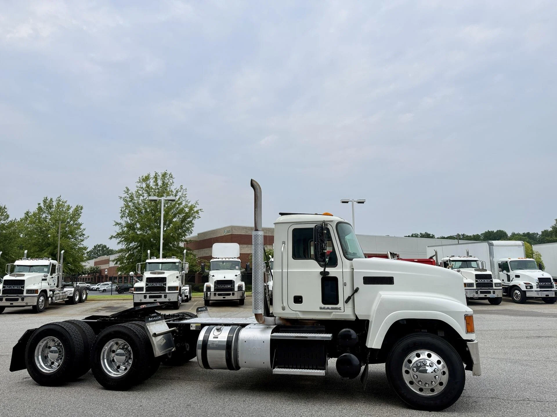 2016 Mack Pinnacle in Duluth, GA — photo 10