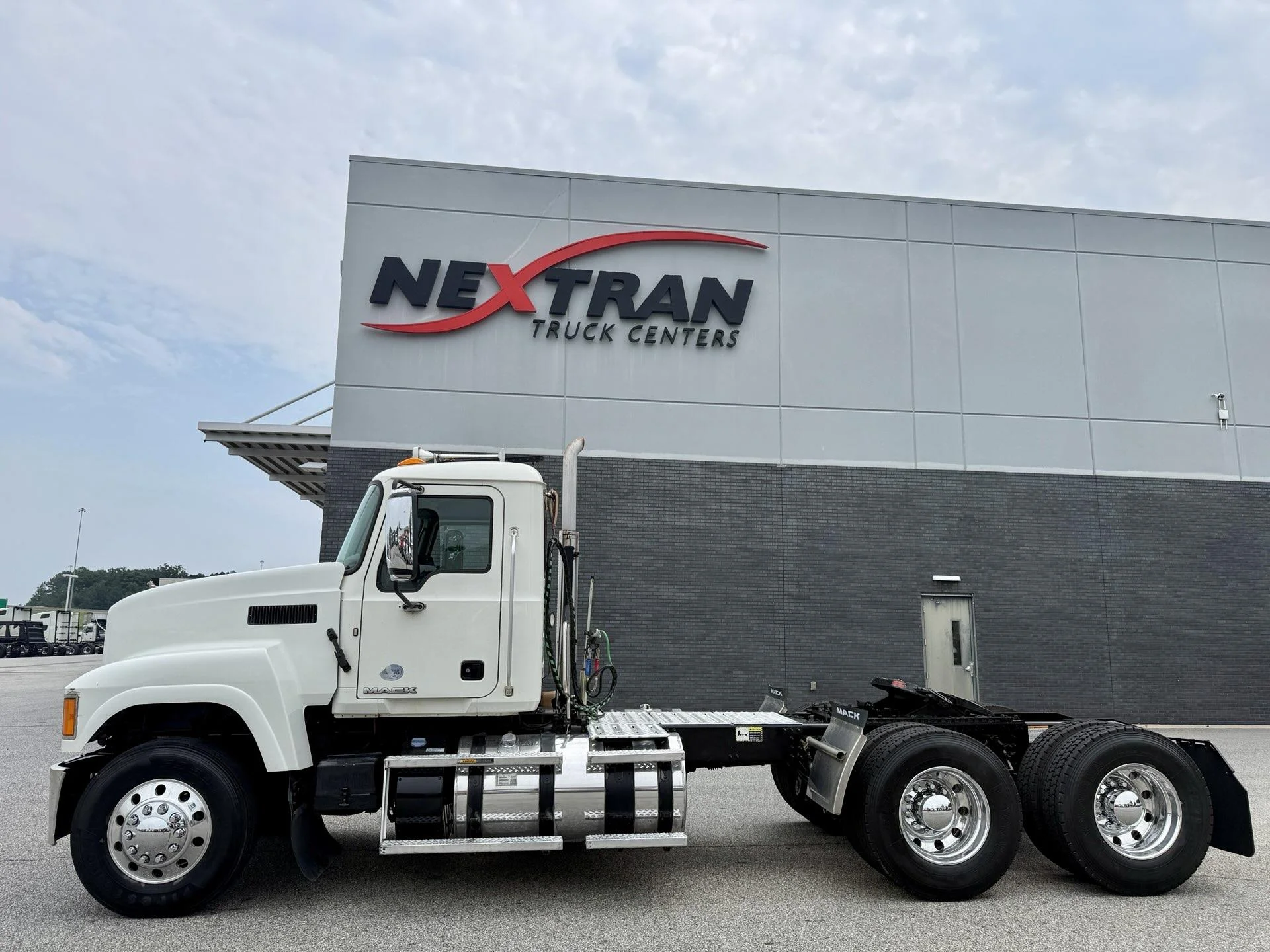 2016 Mack Pinnacle in Duluth, GA — photo 2