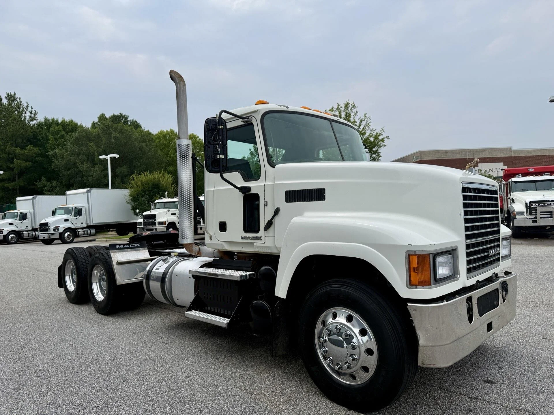 2016 Mack Pinnacle in Duluth, GA — photo 9