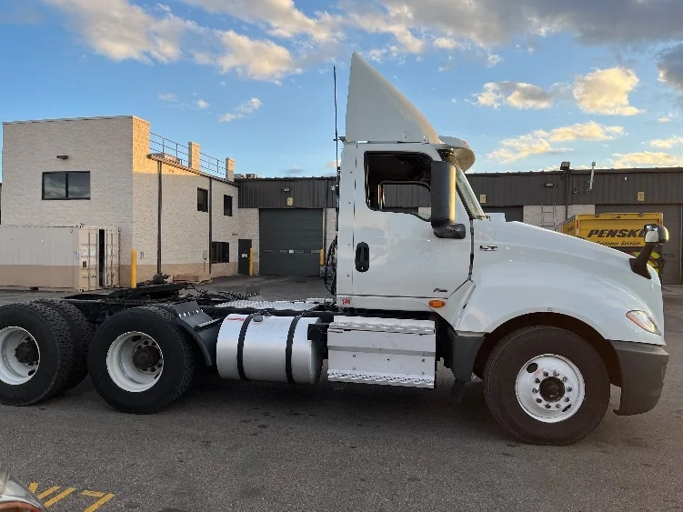 2019 International LT in Piqua, OH — photo 8