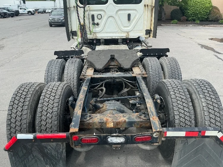 2021 Freightliner Cascadia in Wilkes Barre, PA — photo 6