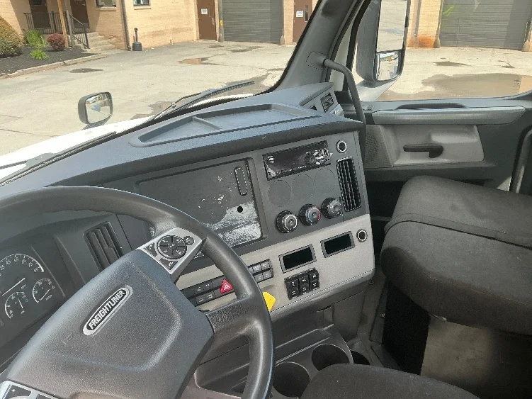 2021 Freightliner Cascadia in Wilkes Barre, PA — photo 10