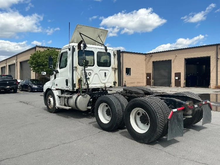 2021 Freightliner Cascadia in Wilkes Barre, PA — photo 5