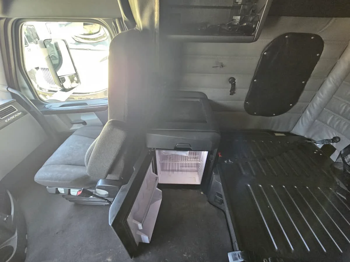 2022 Freightliner Cascadia in Orlando, FL — photo 13