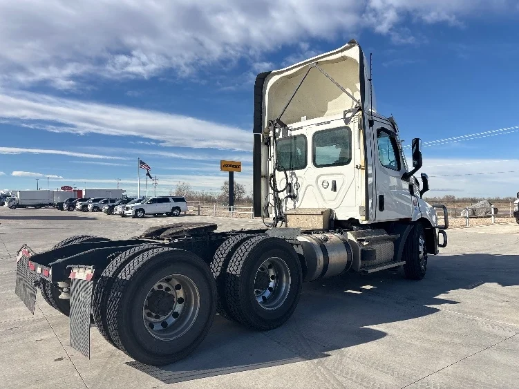 2021 Freightliner Cascadia in Aurora, CO — photo 7