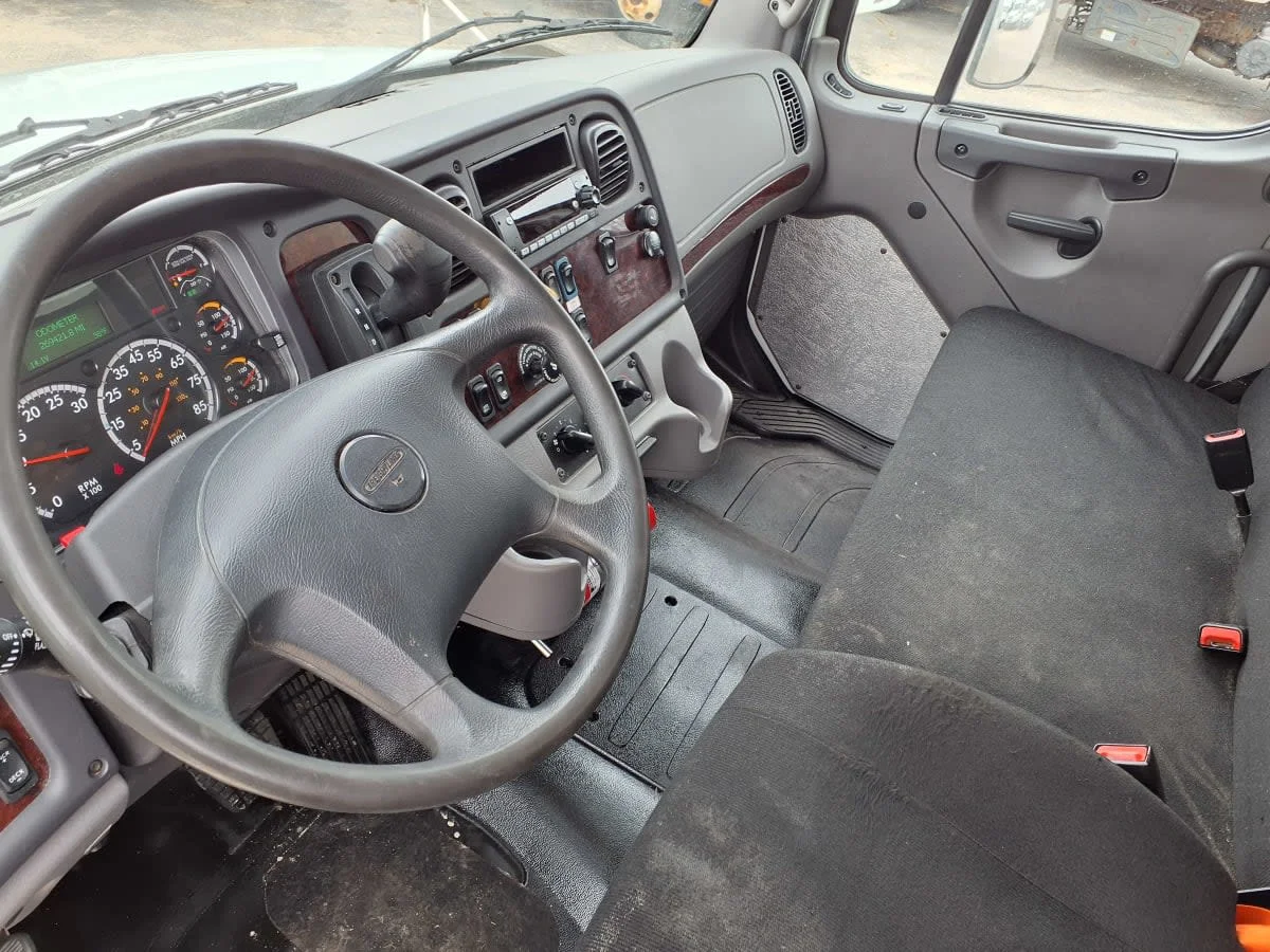 2019 Freightliner M2 106 in Warwick, RI — photo 7