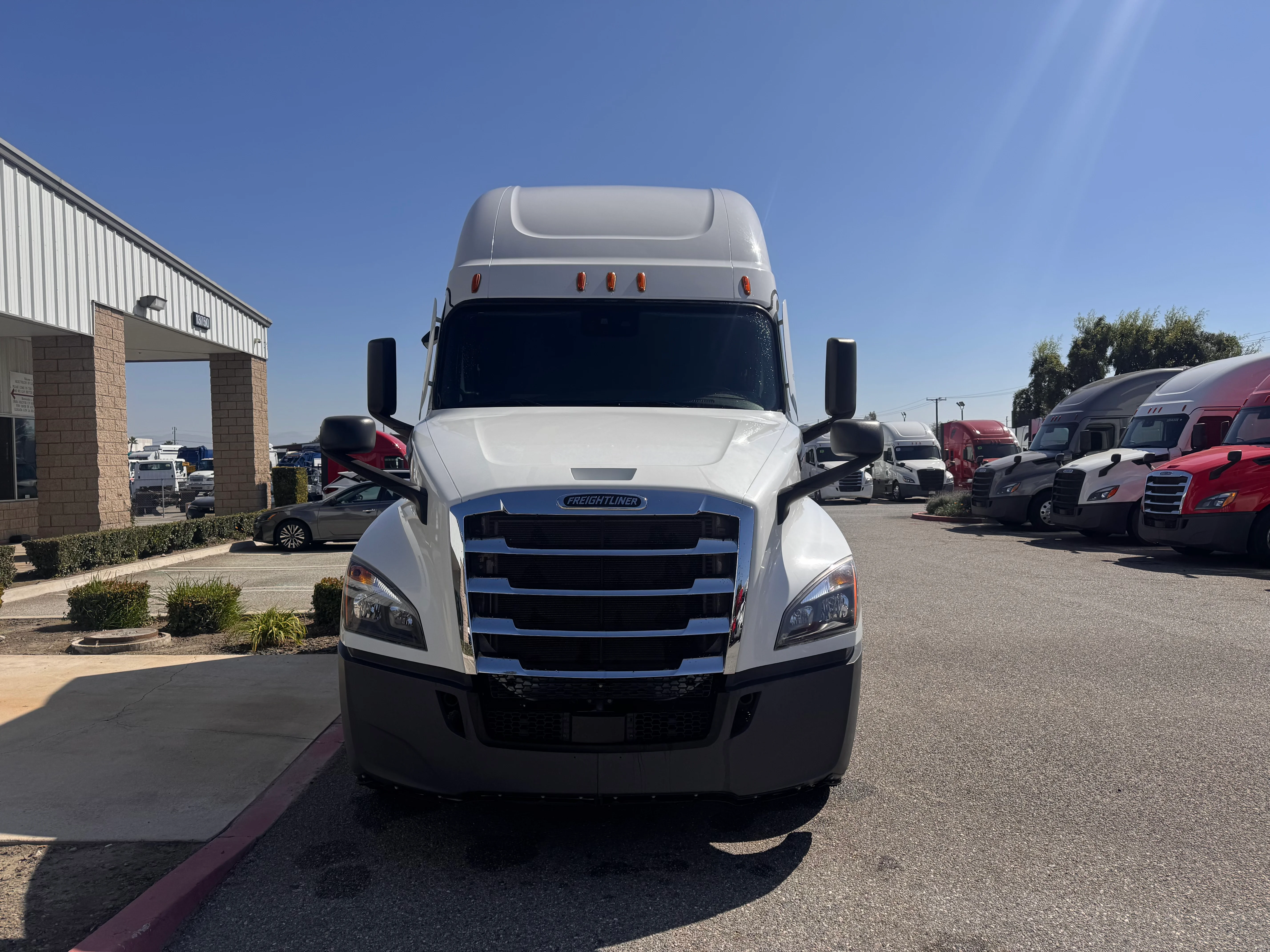 2021 Freightliner Cascadia in Selectrucks Fontana, CA — photo 2