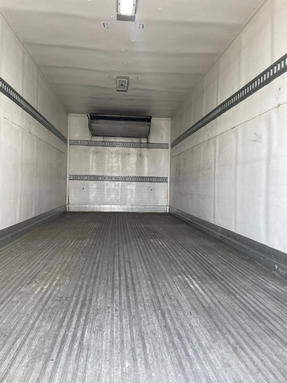 2019 Isuzu NQR - image 9