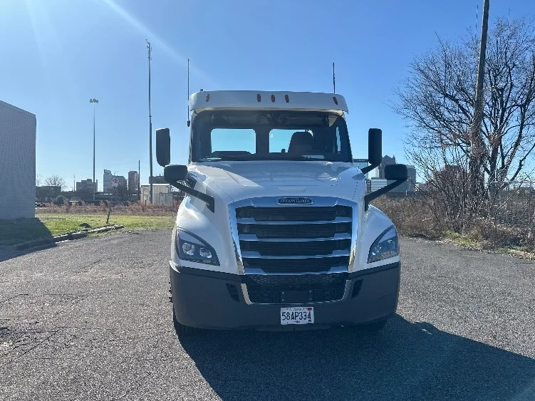 2019 Freightliner Cascadia in Birmingham, AL — photo 2