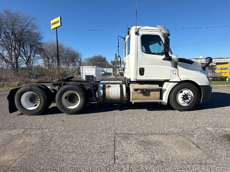 2019 Freightliner Cascadia in Birmingham, AL — photo 8
