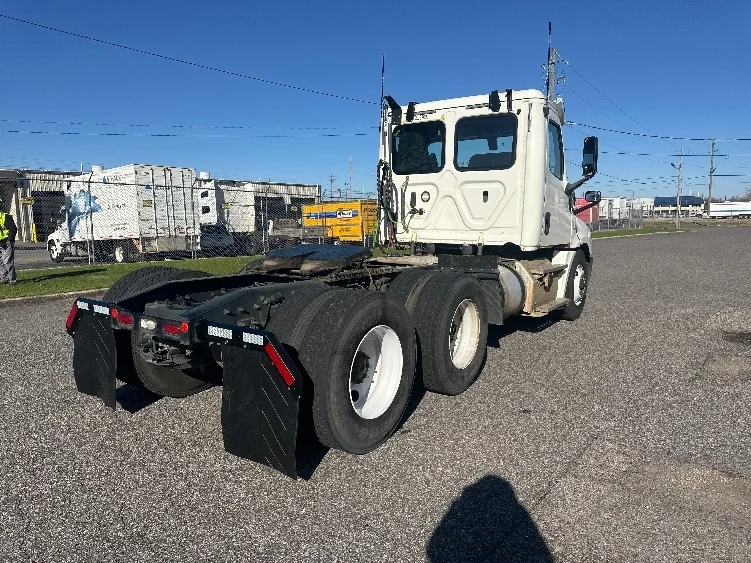 2019 Freightliner Cascadia in Birmingham, AL — photo 7