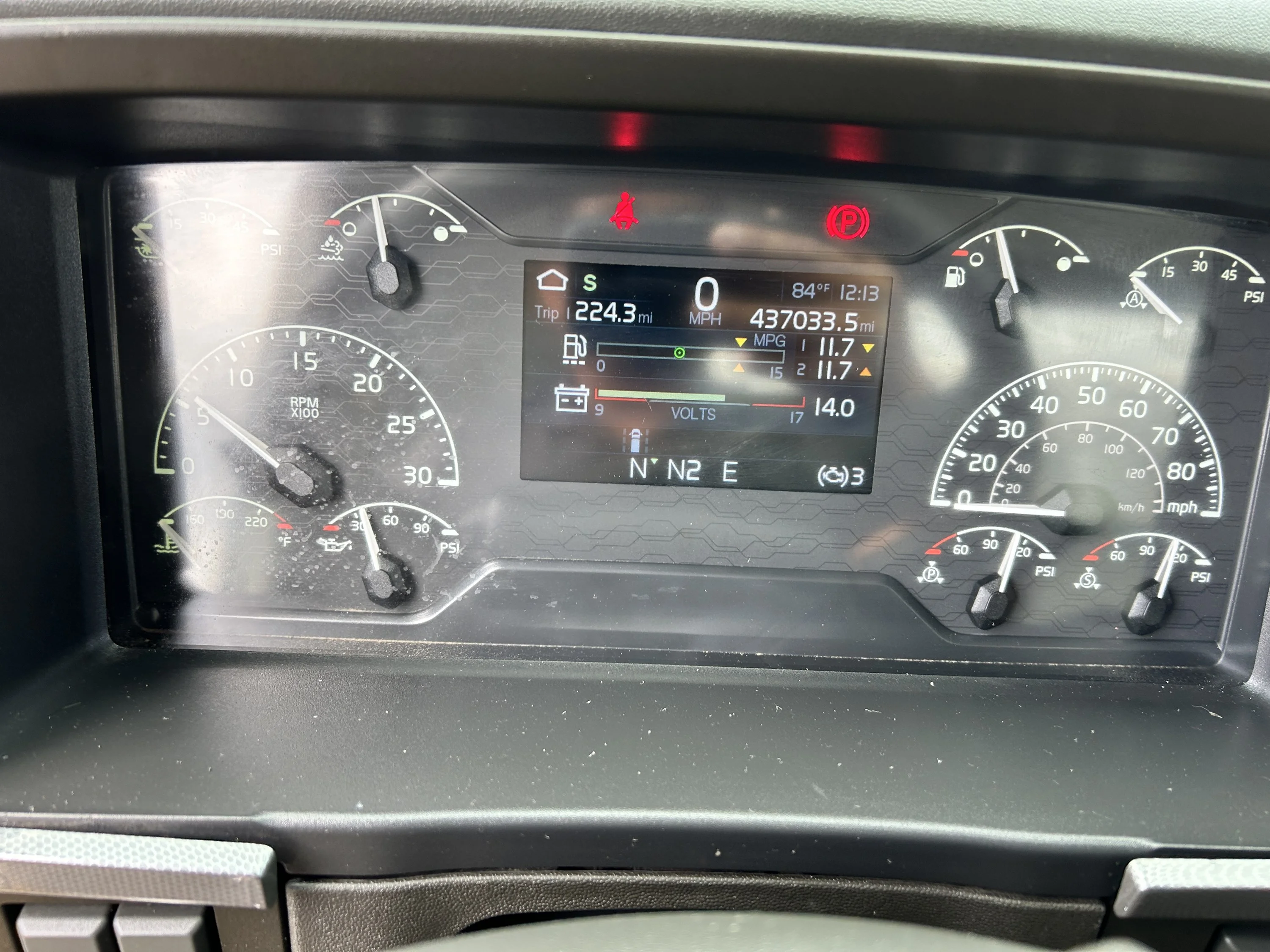 2020 Volvo VNR 640 - image 14